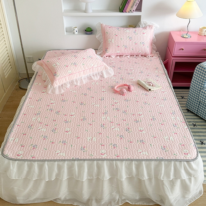 91家纺网 家纺一手货源 找家纺 昔可 新款床裙款乳胶凉席双层雪纺纱乳胶凉席三件套 碎花狗狗