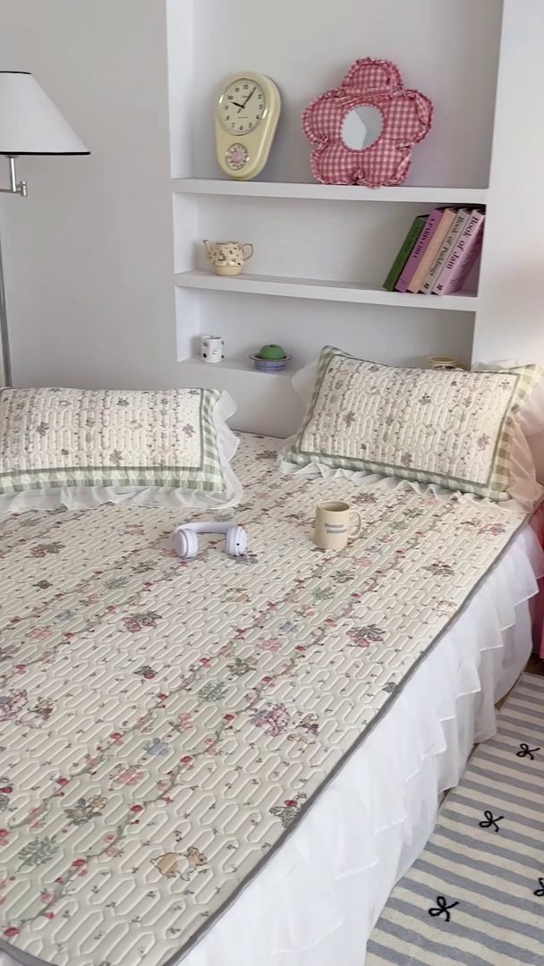 91家纺网 家纺一手货源 找家纺 昔可 新款床裙款乳胶凉席双层雪纺纱乳胶凉席三件套 草莓小兔