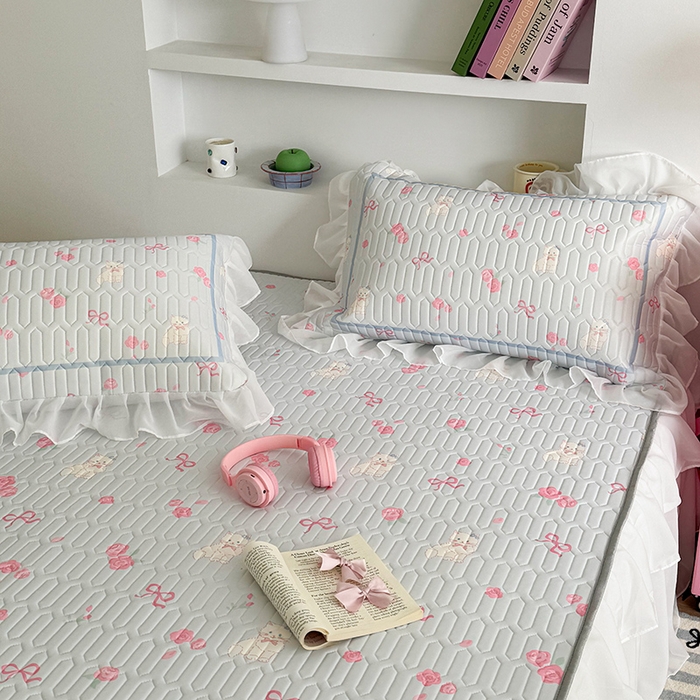 91家纺网 家纺一手货源 找家纺 昔可 新款床裙款乳胶凉席双层雪纺纱乳胶凉席三件套 玫瑰小猫咪