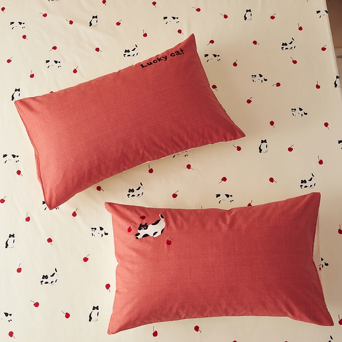 91家纺网 家纺一手货源 找家纺 怡家居 2024新款全棉印花加绣花四件套 樱桃小猫