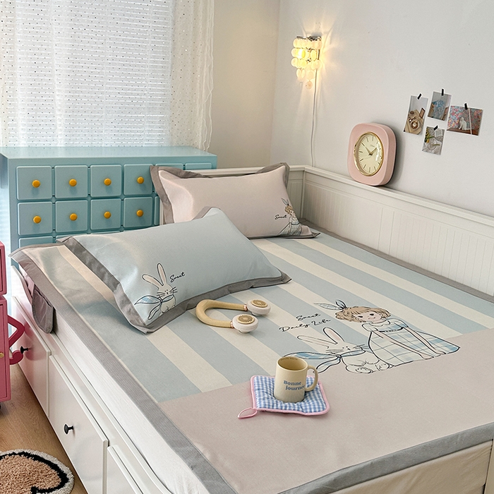 91家纺网 家纺一手货源 找家纺 昔可家纺 2024新款A类900D大版冰丝席 甜蜜少女