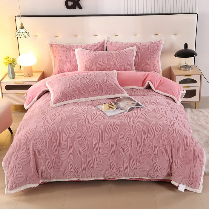 91家纺网 家纺一手货源 找家纺 芸锦豪2024新款花团雕花兔毛绒兔兔绒四件套 粉色