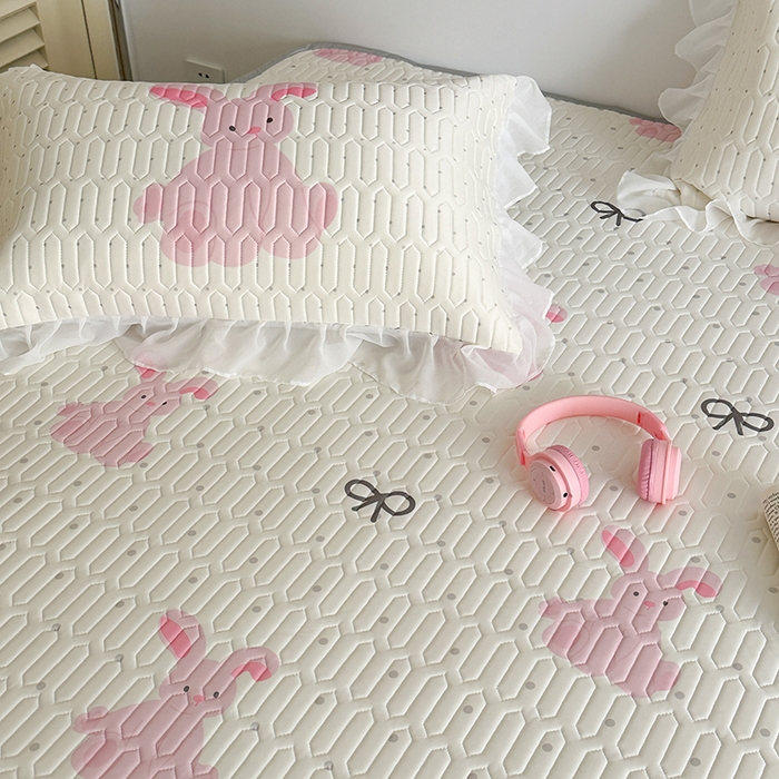 91家纺网 家纺一手货源 找家纺 昔可 新款床裙款乳胶凉席双层雪纺纱乳胶凉席三件套 蝴蝶结萌萌兔