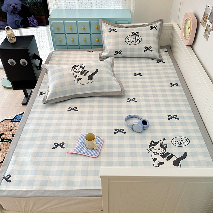 91家纺网 家纺一手货源 找家纺 昔可家纺 2024新款A类900D大版冰丝席 蝴蝶结猫咪蓝