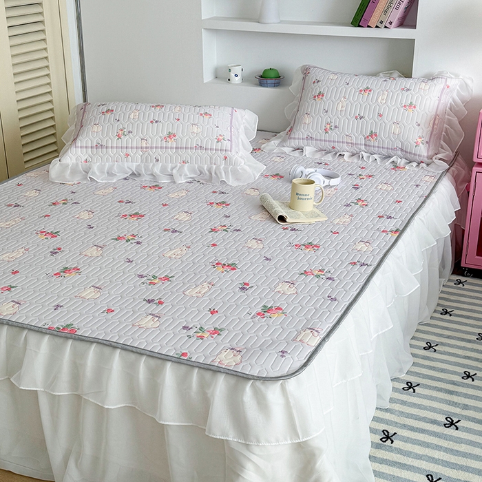 91家纺网 家纺一手货源 找家纺 昔可 新款床裙款乳胶凉席双层雪纺纱乳胶凉席三件套 花园兔兔