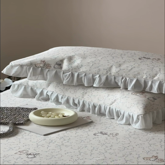 91家纺网 家纺一手货源 找家纺 昔可 2024新款A类900D仙仙雪纺纱床裙款冰丝席三件套 花楹兔