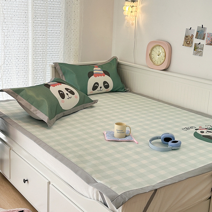 91家纺网 家纺一手货源 找家纺 昔可家纺 2024新款A类900D大版冰丝席 绿格熊猫