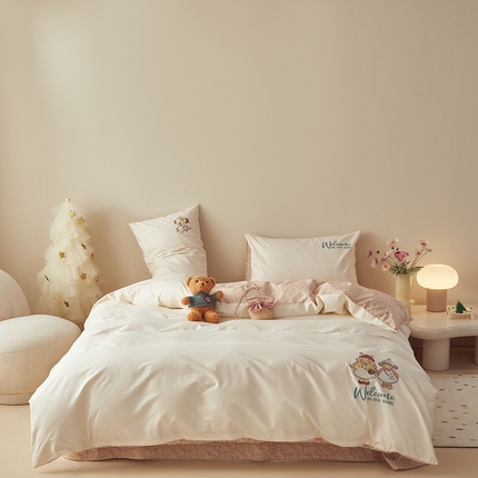 91家纺网 家纺一手货源 找家纺 怡家居 2024新款全棉印花加绣花四件套 粉色女孩