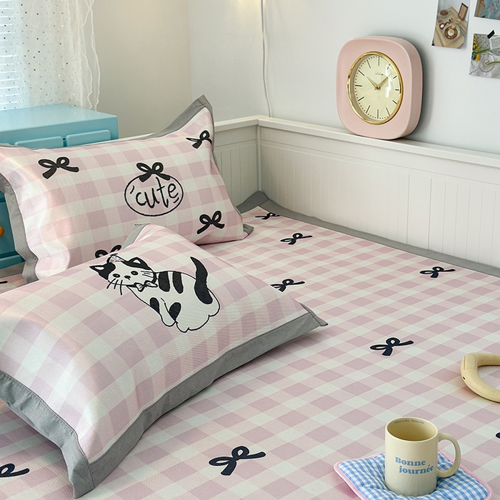 91家纺网 家纺一手货源 找家纺 昔可家纺 2024新款A类900D大版冰丝席 蝴蝶结猫咪粉