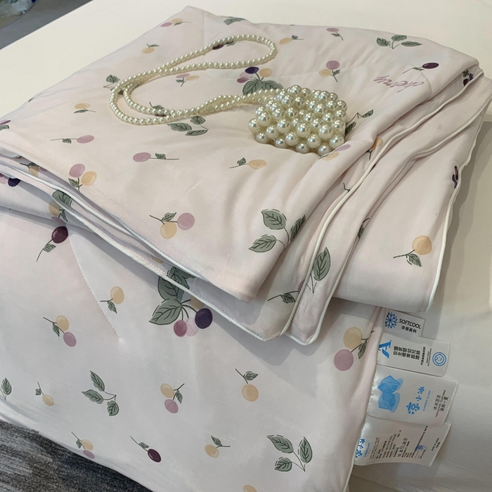 91家纺网 家纺一手货源 找家纺 奈萝家纺 2024新款A类凉感丝小凉皮夏被可机洗夏被新品空调被 樱桃