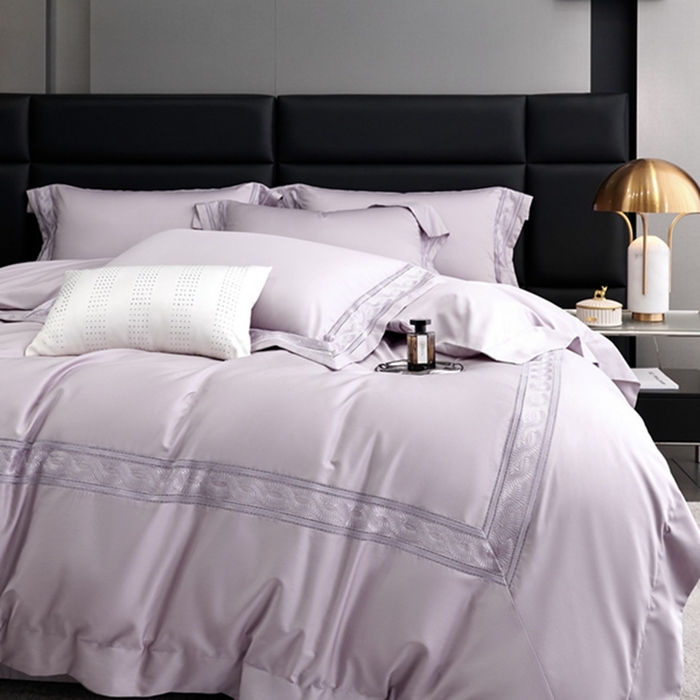 91家纺网 家纺一手货源 找家纺 榻尚家居 2024新款阿瓦提贡缎长绒棉四件套-伊芙琳 伊芙琳 紫灰