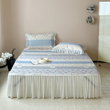 91家纺网 家纺一手货源 找家纺 昔可 2024新款A类900D仙仙雪纺纱床裙款冰丝席三件套 蕾丝草莓兔