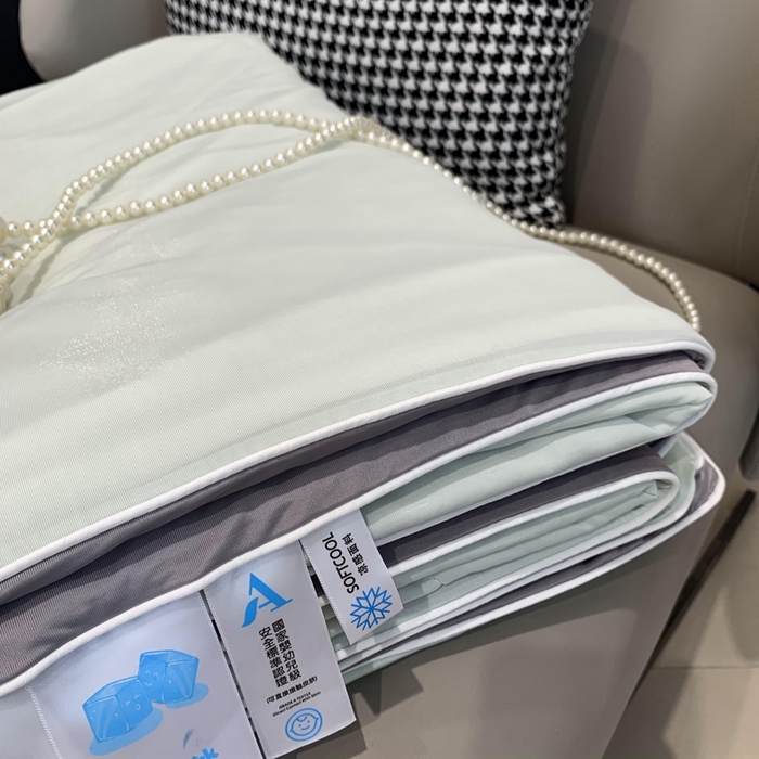 91家纺网 家纺一手货源 找家纺 奈萝家纺 2025新款A类凉感丝小凉皮夏被可机洗夏被新品空调被 香草奶冻