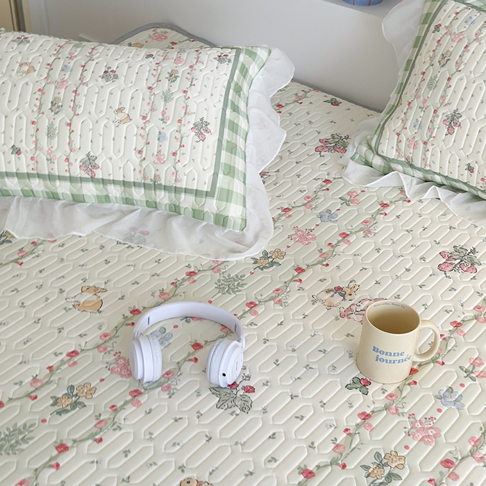 91家纺网 家纺一手货源 找家纺 昔可 新款床裙款乳胶凉席双层雪纺纱乳胶凉席三件套 草莓小兔