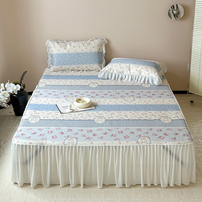 91家纺网 家纺一手货源 找家纺 昔可 2024新款A类900D仙仙雪纺纱床裙款冰丝席三件套 蕾丝草莓兔