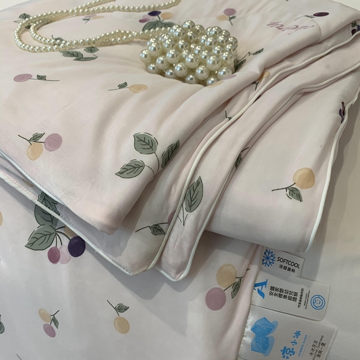 91家纺网 家纺一手货源 找家纺 奈萝家纺 2024新款A类凉感丝小凉皮夏被可机洗夏被新品空调被 樱桃