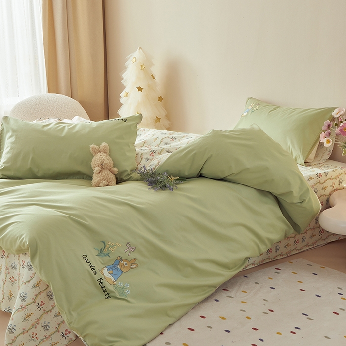 91家纺网 家纺一手货源 找家纺 怡家居 2024新款全棉印花加绣花四件套 花园兔