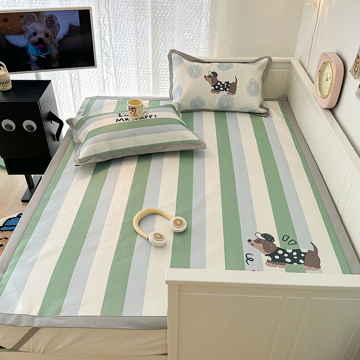 91家纺网 家纺一手货源 找家纺 昔可家纺 2024新款A类900D大版冰丝席 绿条腊肠狗