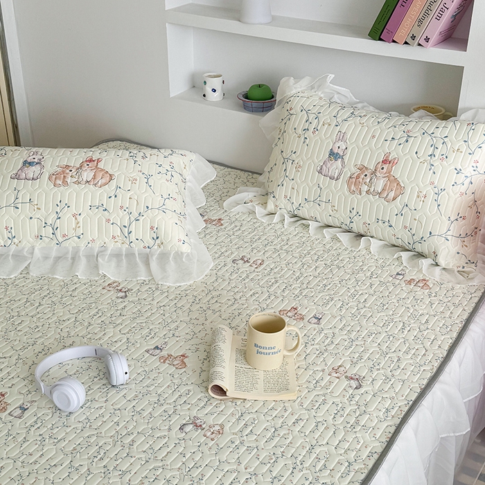 91家纺网 家纺一手货源 找家纺 昔可 新款床裙款乳胶凉席双层雪纺纱乳胶凉席三件套 花枝兔