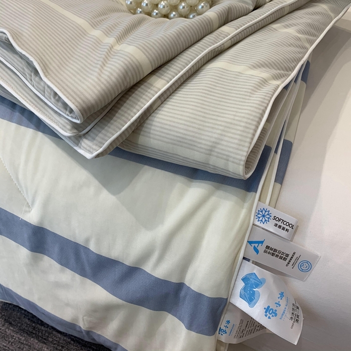 91家纺网 家纺一手货源 找家纺 奈萝家纺 2024新款A类凉感丝小凉皮夏被可机洗夏被新品空调被 条纹