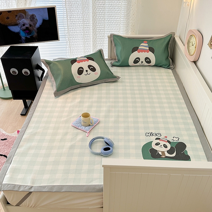 91家纺网 家纺一手货源 找家纺 昔可家纺 2024新款A类900D大版冰丝席 绿格熊猫