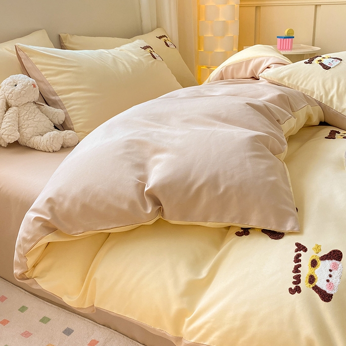 91家纺网 家纺一手货源 找家纺 眠帛 2024新款亲肤棉卡通毛巾绣四件套 帕恰-奶黄奶茶