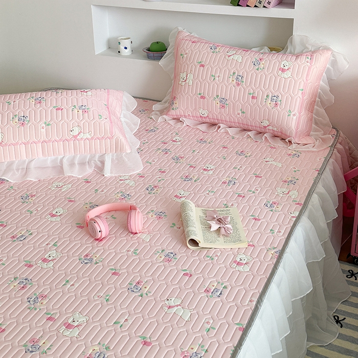 91家纺网 家纺一手货源 找家纺 昔可 新款床裙款乳胶凉席双层雪纺纱乳胶凉席三件套 碎花狗狗