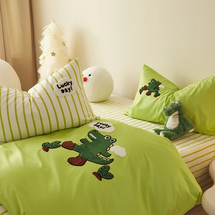 91家纺网 家纺一手货源 找家纺 怡家居 2024新款全棉印花加绣花四件套 小鳄鱼