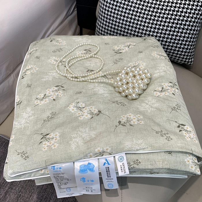 91家纺网 家纺一手货源 找家纺 奈萝家纺 2024新款A类凉感丝小凉皮夏被可机洗夏被新品空调被 兰亭序绿