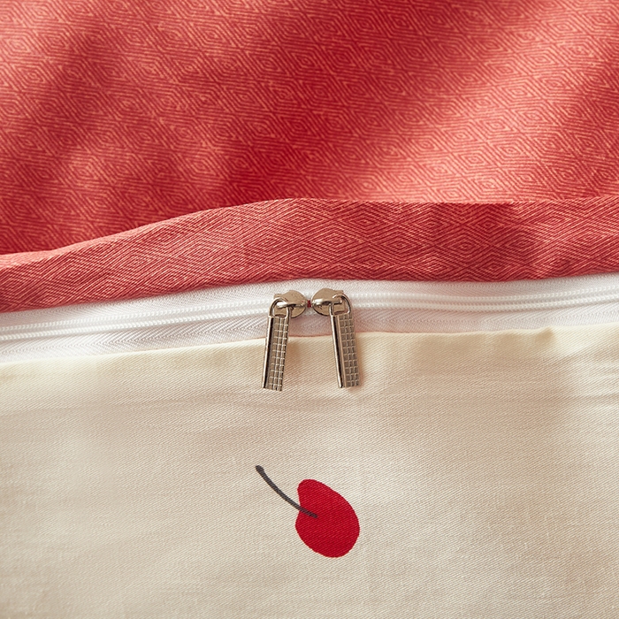 91家纺网 家纺一手货源 找家纺 怡家居 2024新款全棉印花加绣花四件套 樱桃小猫