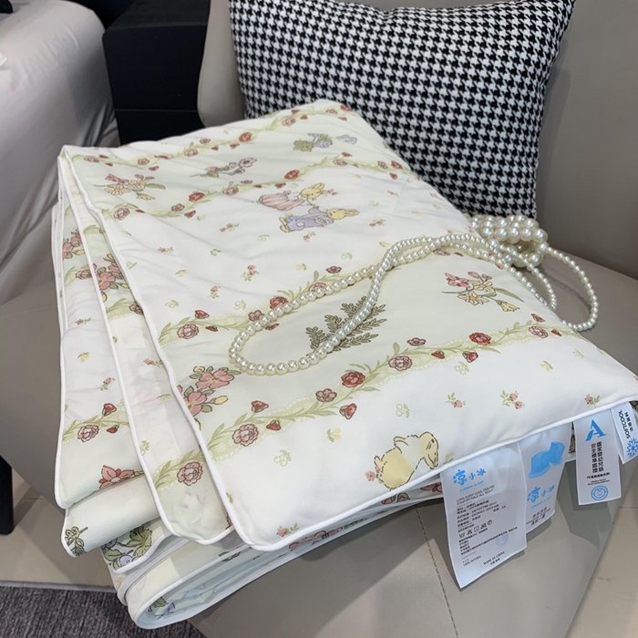 91家纺网 家纺一手货源 找家纺 奈萝家纺 2024新款A类凉感丝小凉皮夏被可机洗夏被新品空调被 清雅小兔绿