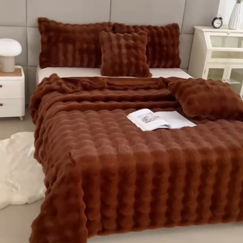 91家纺网 家纺一手货源 找家纺 芸锦豪2024新款纯色托斯卡纳兔毛大泡泡绒毛毯 深咖啡