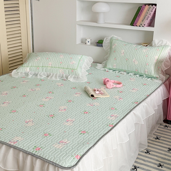 91家纺网 家纺一手货源 找家纺 昔可 新款床裙款乳胶凉席双层雪纺纱乳胶凉席三件套 田园小兔