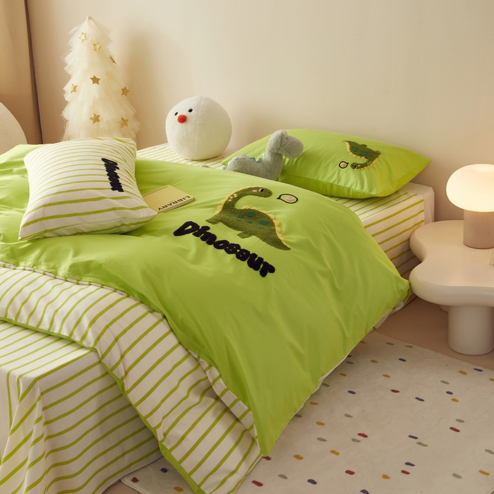 91家纺网 家纺一手货源 找家纺 怡家居 2024新款全棉印花加绣花四件套 小恐龙