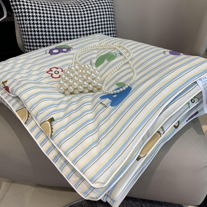 91家纺网 家纺一手货源 找家纺 奈萝家纺 2024新款A类凉感丝小凉皮夏被可机洗夏被新品空调被 字母