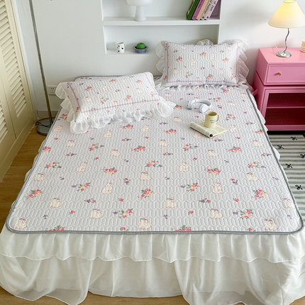 91家纺网 家纺一手货源 找家纺 昔可 新款床裙款乳胶凉席双层雪纺纱乳胶凉席三件套 花园兔兔