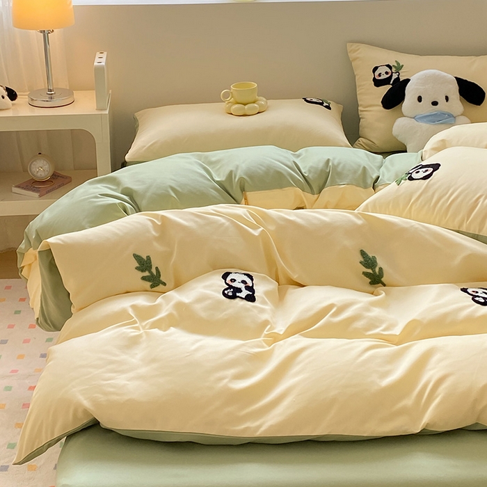 91家纺网 家纺一手货源 找家纺 眠帛 2024新款亲肤棉卡通毛巾绣四件套 熊猫-奶黄果绿