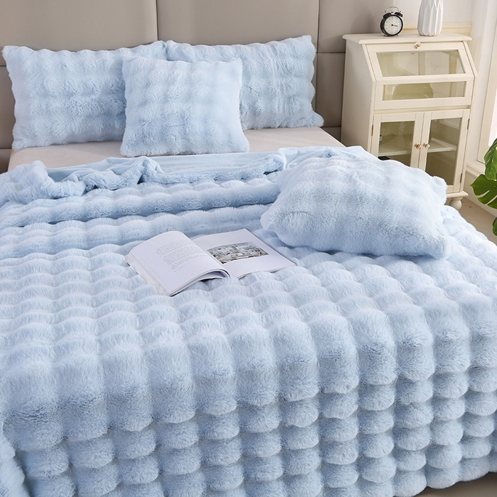 91家纺网 家纺一手货源 找家纺 芸锦豪2024新款纯色托斯卡纳兔毛大泡泡绒毛毯 浅兰