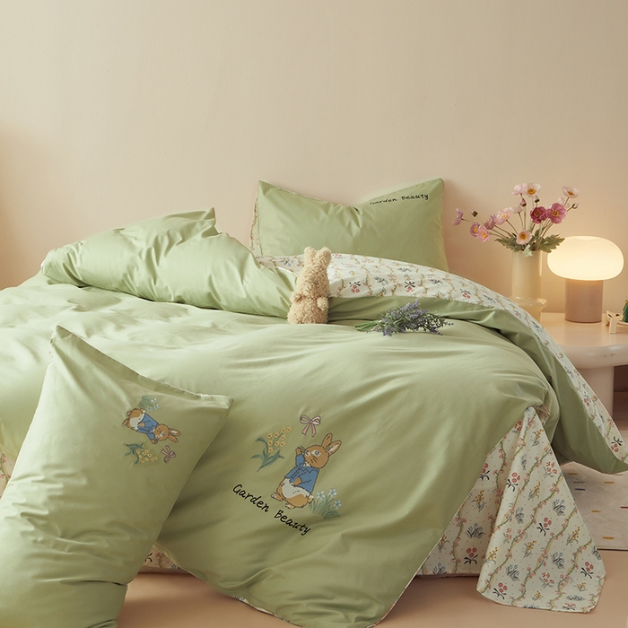 91家纺网 家纺一手货源 找家纺 怡家居 2024新款全棉印花加绣花四件套 花园兔