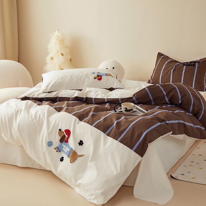 91家纺网 家纺一手货源 找家纺 怡家居 2024新款全棉印花加绣花四件套 腊肠狗