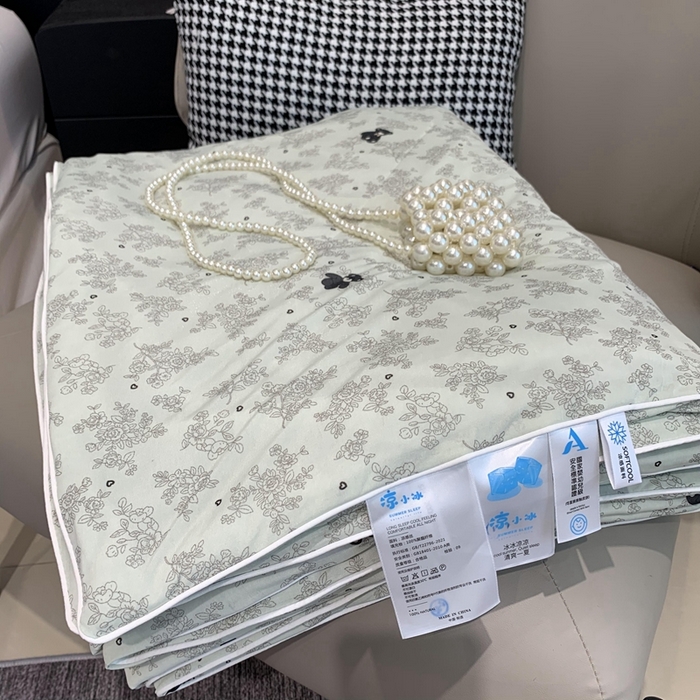 91家纺网 家纺一手货源 找家纺 奈萝家纺 2024新款A类凉感丝小凉皮夏被可机洗夏被新品空调被 小熊乖乖