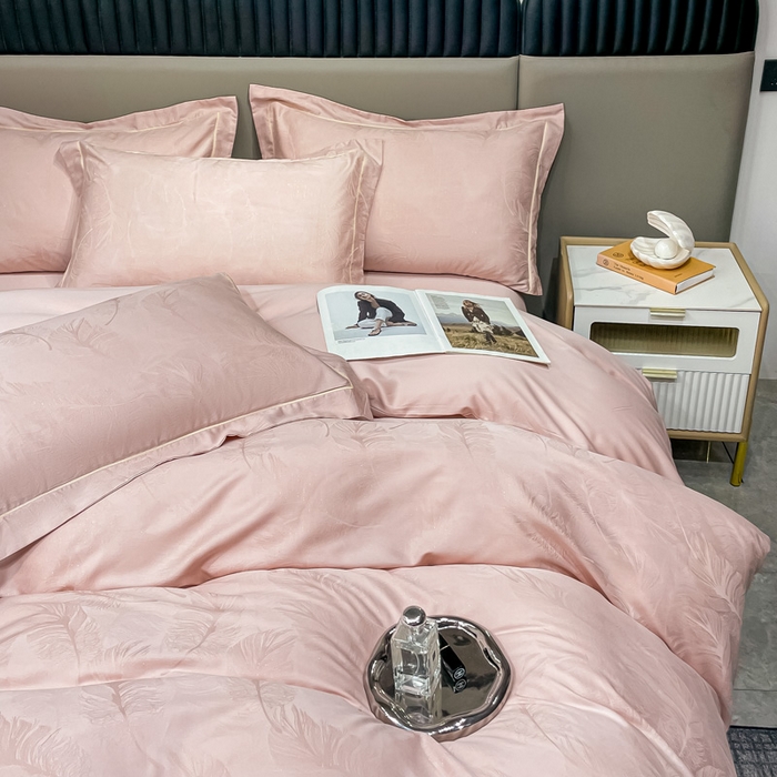91家纺网 家纺一手货源 找家纺 2025新款天丝天丝棉提花单被套 羽翼 梅子粉