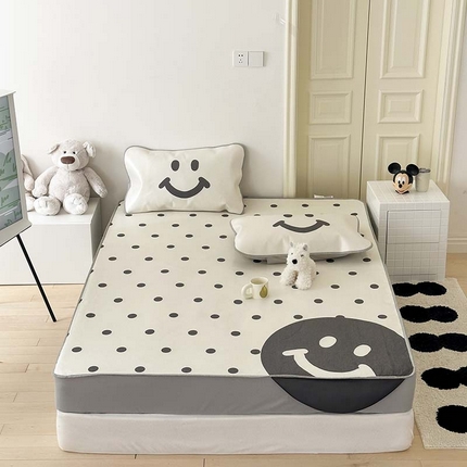 91家纺网 家纺一手货源 找家纺 觅糖家纺 2024新款创意大版数码异型床笠款凉席 波点笑脸