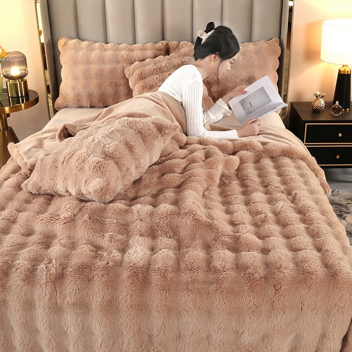 91家纺网 家纺一手货源 找家纺 芸锦豪2024新款纯色托斯卡纳兔毛大泡泡绒毛毯 咖色