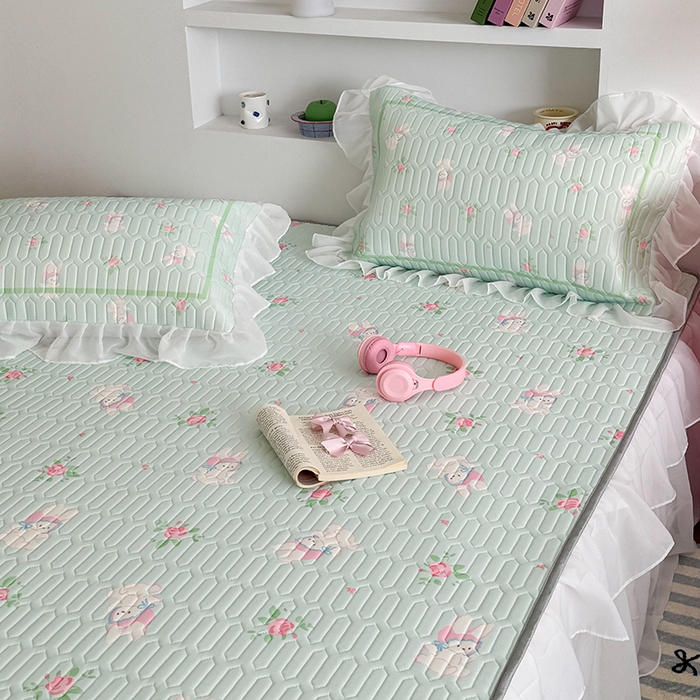 91家纺网 家纺一手货源 找家纺 昔可 新款床裙款乳胶凉席双层雪纺纱乳胶凉席三件套 田园小兔