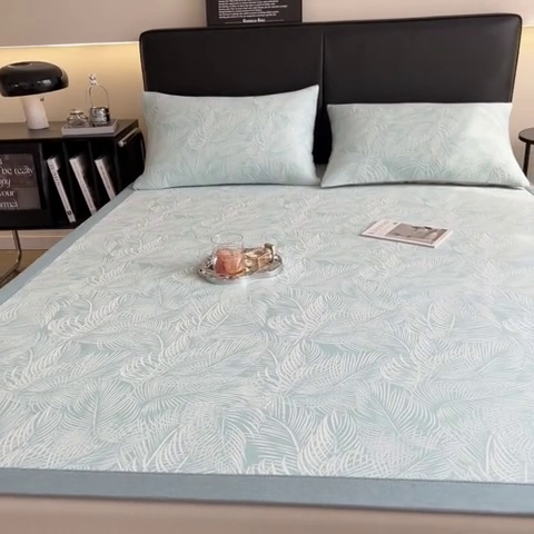 91家纺网 家纺一手货源 找家纺 慕尚家纺 2025新款1200D提花凉感席 提花席 羽毛纷飞蓝