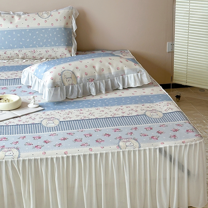 91家纺网 家纺一手货源 找家纺 昔可 2024新款A类900D仙仙雪纺纱床裙款冰丝席三件套 蕾丝草莓兔