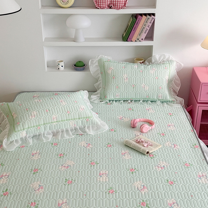 91家纺网 家纺一手货源 找家纺 昔可 新款床裙款乳胶凉席双层雪纺纱乳胶凉席三件套 田园小兔