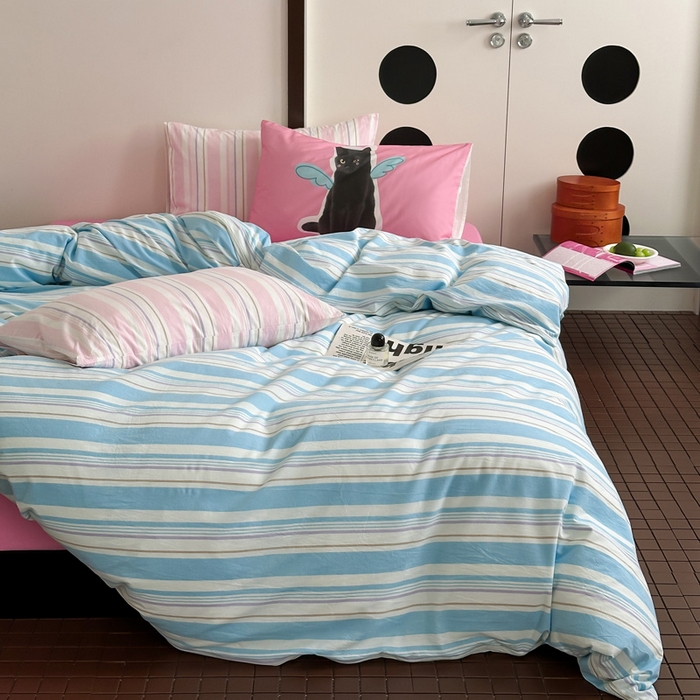 91家纺网 家纺一手货源 找家纺 艾沁 2024新款多巴胺条纹全棉色织水洗棉四件套 宽蓝条