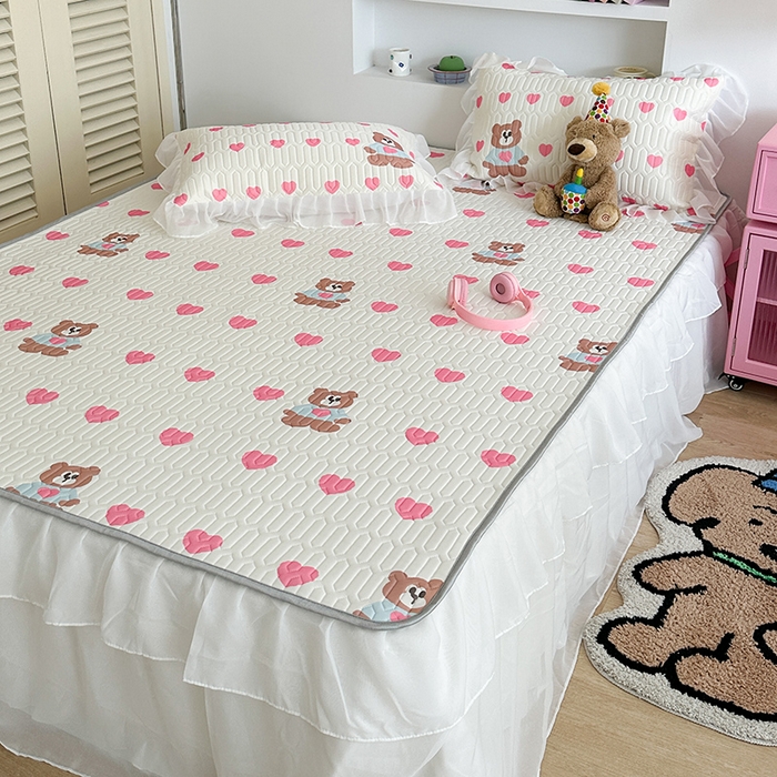 91家纺网 家纺一手货源 找家纺 昔可 新款床裙款乳胶凉席双层雪纺纱乳胶凉席三件套 粉色心心熊